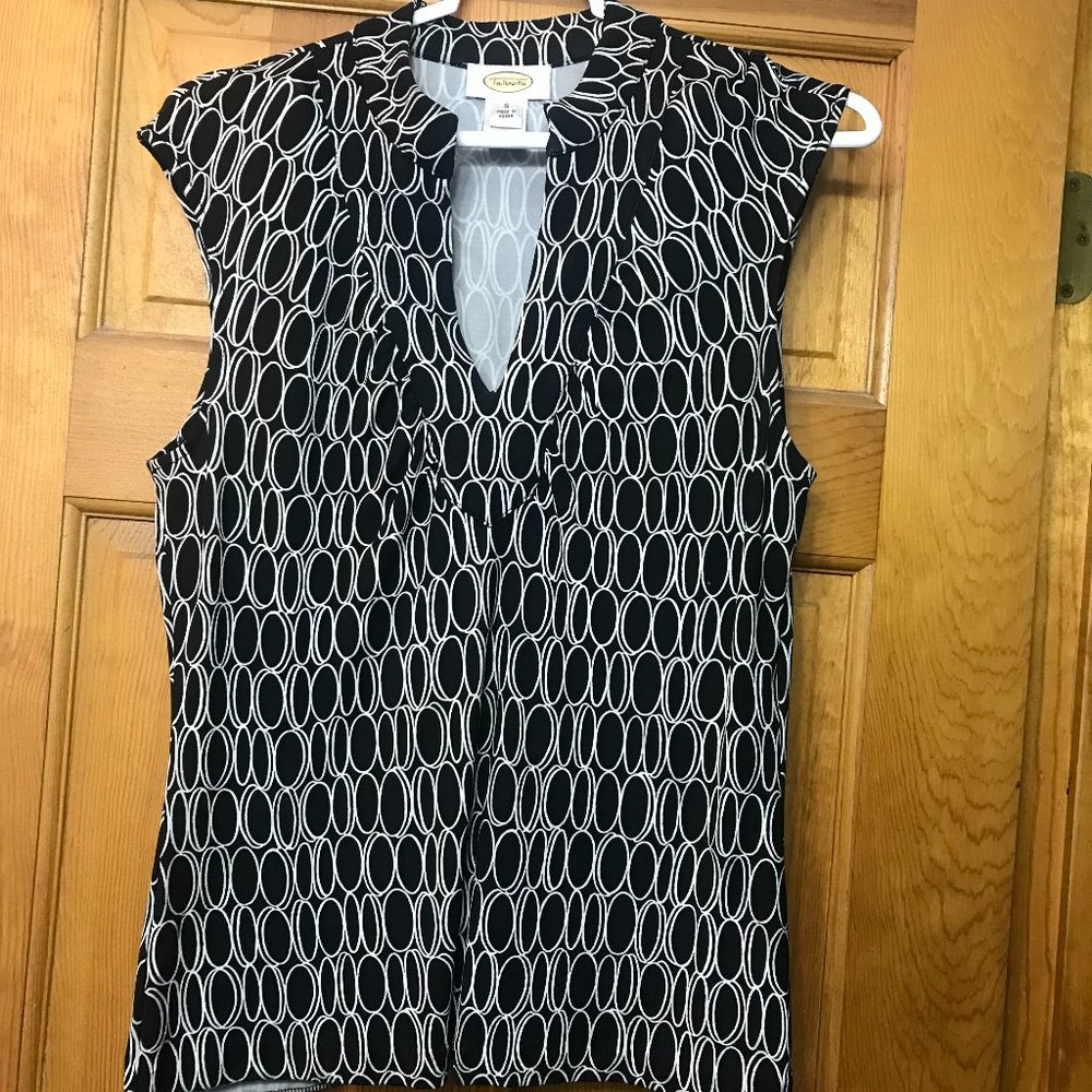 Talbots size S geometric knit sleeveless top